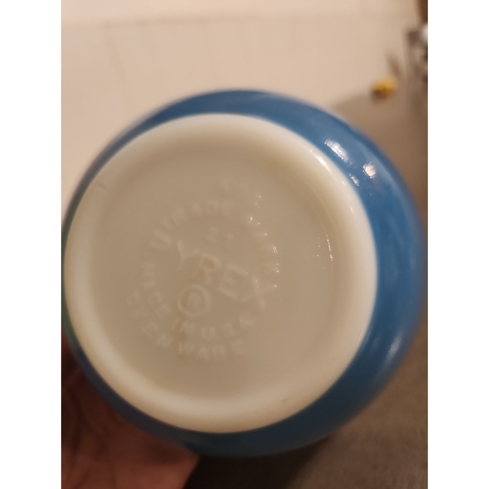 Vintage Pyrex #401 1.5 Quart Solid Blue Small Mixing Bowl Mid Century Kitchen - Picture 2 of 13